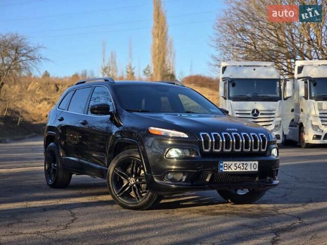 Черный Джип Чероки, объемом двигателя 2.36 л и пробегом 240 тыс. км за 12700 $, фото 1 на Automoto.ua