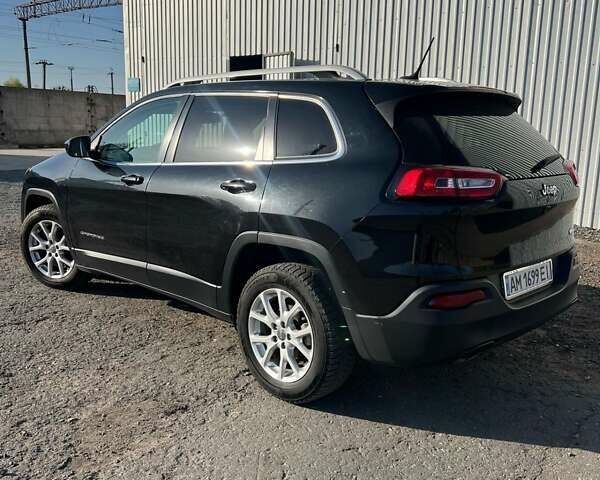 Черный Джип Чероки, объемом двигателя 2.4 л и пробегом 198 тыс. км за 13200 $, фото 1 на Automoto.ua