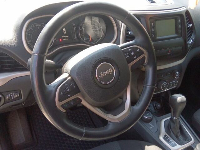 Черный Джип Чероки, объемом двигателя 2.4 л и пробегом 240 тыс. км за 12800 $, фото 1 на Automoto.ua