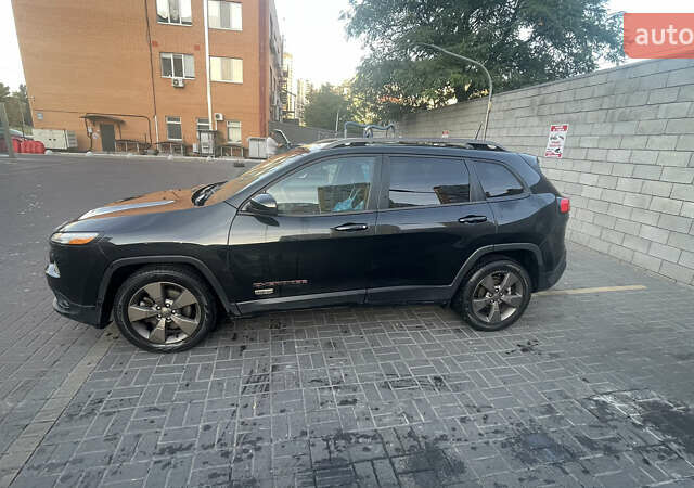 Чорний Джип Cherokee, об'ємом двигуна 2.36 л та пробігом 157 тис. км за 12000 $, фото 1 на Automoto.ua