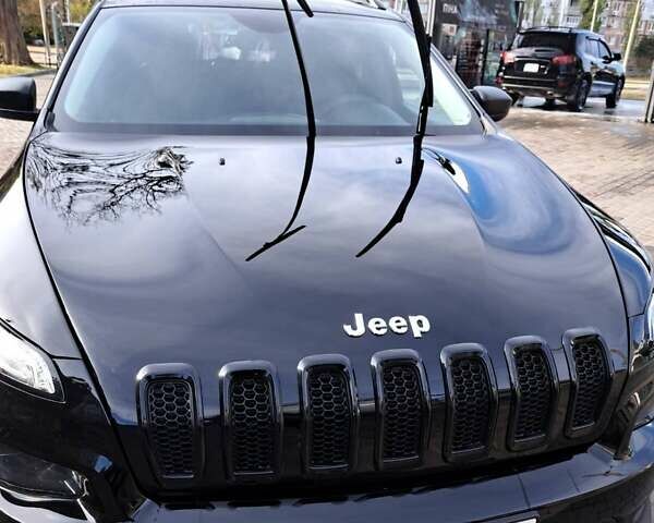 Черный Джип Чероки, объемом двигателя 2.36 л и пробегом 94 тыс. км за 16000 $, фото 1 на Automoto.ua