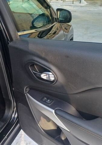 Черный Джип Чероки, объемом двигателя 2.36 л и пробегом 160 тыс. км за 16000 $, фото 1 на Automoto.ua