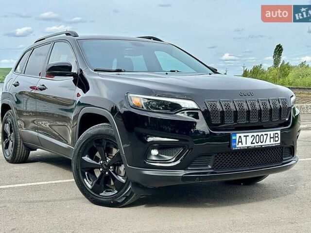 Черный Джип Чероки, объемом двигателя 3.24 л и пробегом 190 тыс. км за 18200 $, фото 1 на Automoto.ua