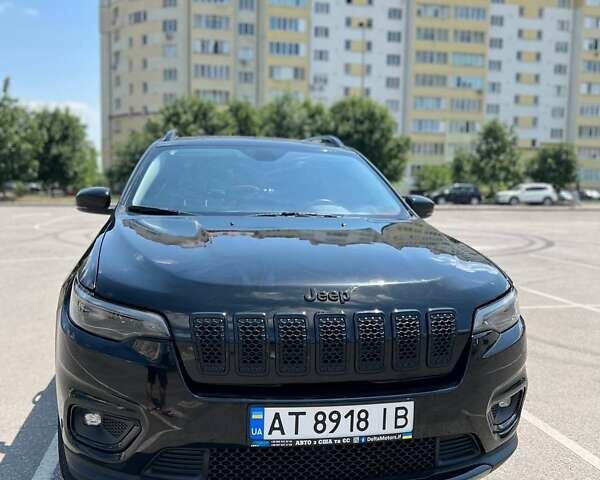 Чорний Джип Cherokee, об'ємом двигуна 3.24 л та пробігом 195 тис. км за 14900 $, фото 1 на Automoto.ua