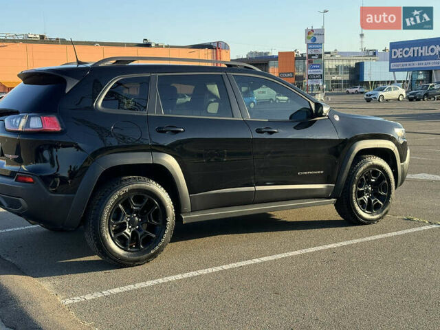 Чорний Джип Cherokee, об'ємом двигуна 2 л та пробігом 64 тис. км за 22000 $, фото 1 на Automoto.ua