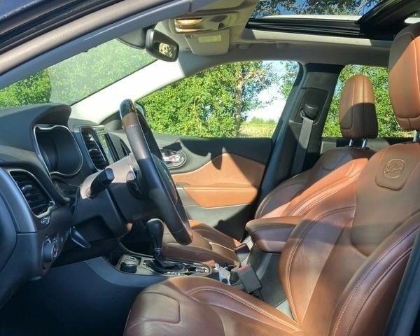 Черный Джип Чероки, объемом двигателя 2.4 л и пробегом 70 тыс. км за 9800 $, фото 1 на Automoto.ua