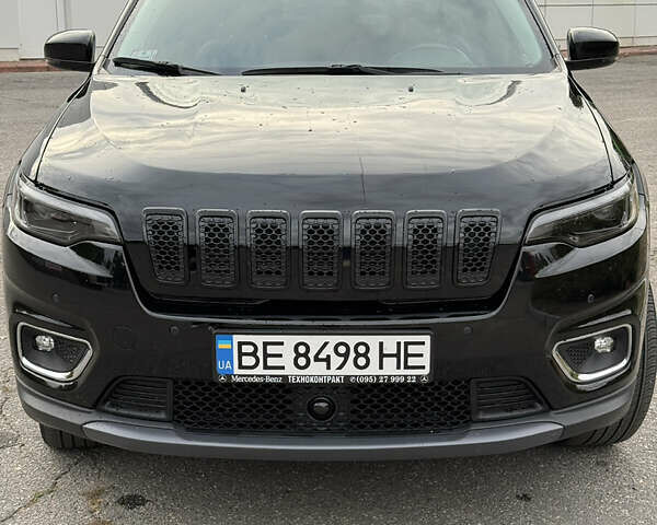 Черный Джип Чероки, объемом двигателя 2 л и пробегом 75 тыс. км за 20500 $, фото 1 на Automoto.ua