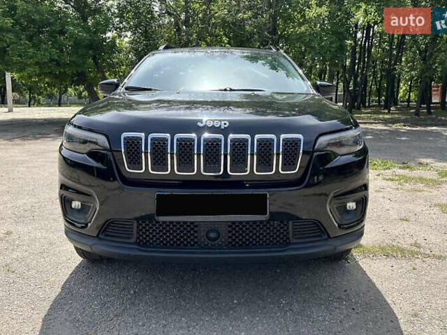 Черный Джип Чероки, объемом двигателя 3.24 л и пробегом 25 тыс. км за 20000 $, фото 1 на Automoto.ua
