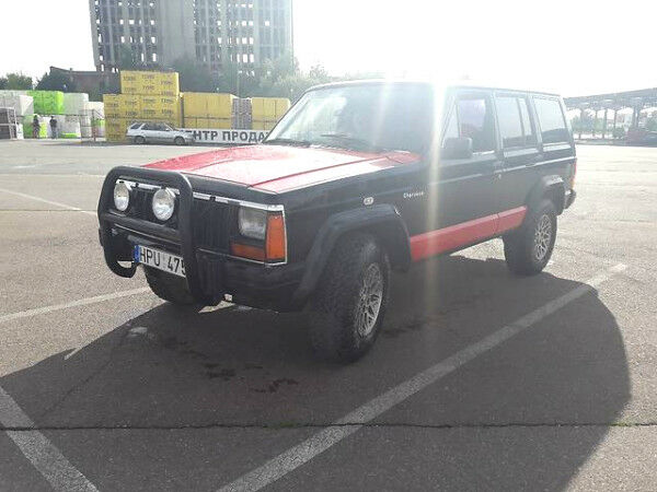 Чорний Джип Cherokee, об'ємом двигуна 2.1 л та пробігом 1000 тис. км за 3500 $, фото 1 на Automoto.ua