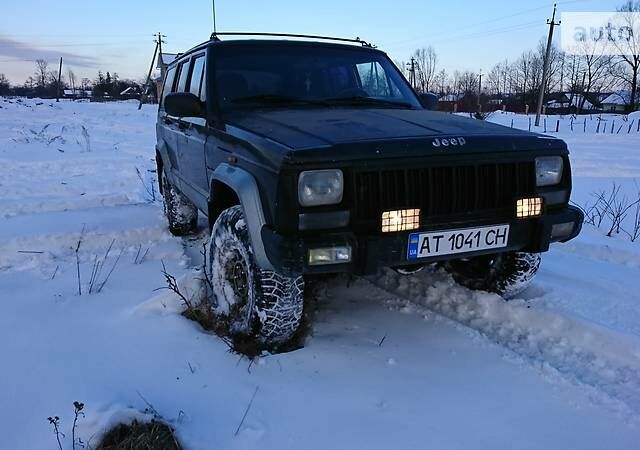 Чорний Джип Cherokee, об'ємом двигуна 2.1 л та пробігом 195 тис. км за 4350 $, фото 1 на Automoto.ua