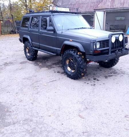 Чорний Джип Cherokee, об'ємом двигуна 4 л та пробігом 200 тис. км за 2600 $, фото 1 на Automoto.ua