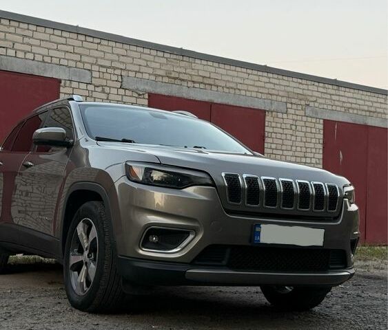 Коричневый Джип Чероки, объемом двигателя 3.2 л и пробегом 75 тыс. км за 18500 $, фото 1 на Automoto.ua