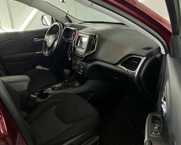 Червоний Джип Cherokee, об'ємом двигуна 2.36 л та пробігом 63 тис. км за 16500 $, фото 1 на Automoto.ua