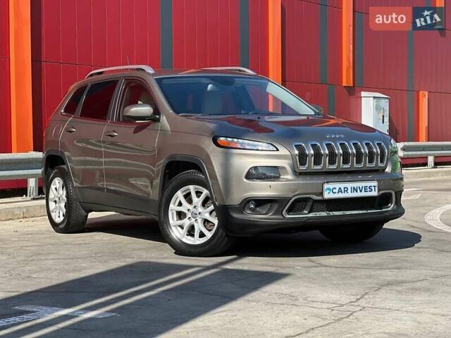 Джип Чероки, объемом двигателя 2.4 л и пробегом 180 тыс. км за 12500 $, фото 1 на Automoto.ua