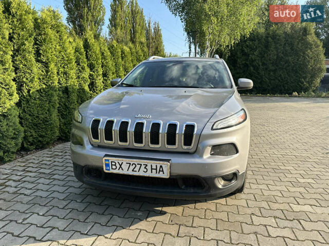 Джип Чероки, объемом двигателя 2.4 л и пробегом 200 тыс. км за 12200 $, фото 1 на Automoto.ua