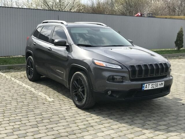 Серый Джип Чероки, объемом двигателя 2.4 л и пробегом 111 тыс. км за 14500 $, фото 1 на Automoto.ua