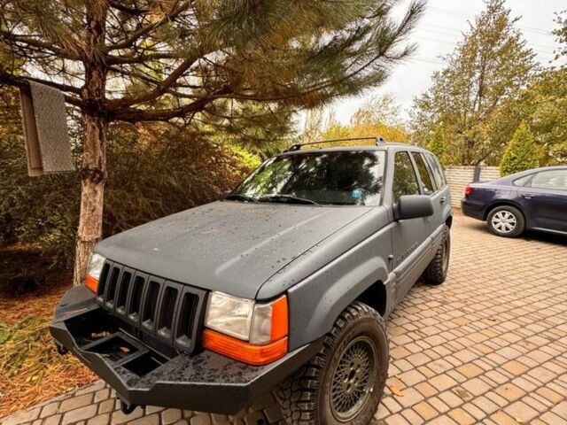 Серый Джип Чероки, объемом двигателя 2.5 л и пробегом 299 тыс. км за 3690 $, фото 1 на Automoto.ua