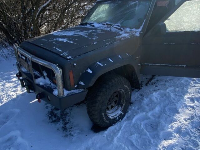 Сірий Джип Cherokee, об'ємом двигуна 2.5 л та пробігом 196 тис. км за 4583 $, фото 1 на Automoto.ua