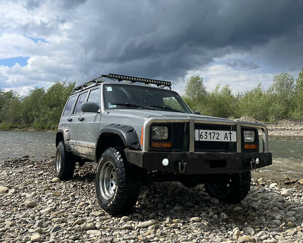 Сірий Джип Cherokee, об'ємом двигуна 2.5 л та пробігом 195 тис. км за 6500 $, фото 1 на Automoto.ua
