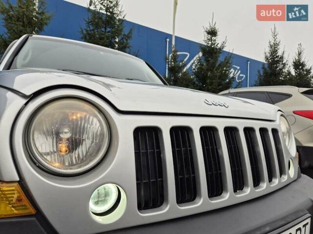 Серый Джип Чероки, объемом двигателя 2.78 л и пробегом 223 тыс. км за 7900 $, фото 1 на Automoto.ua