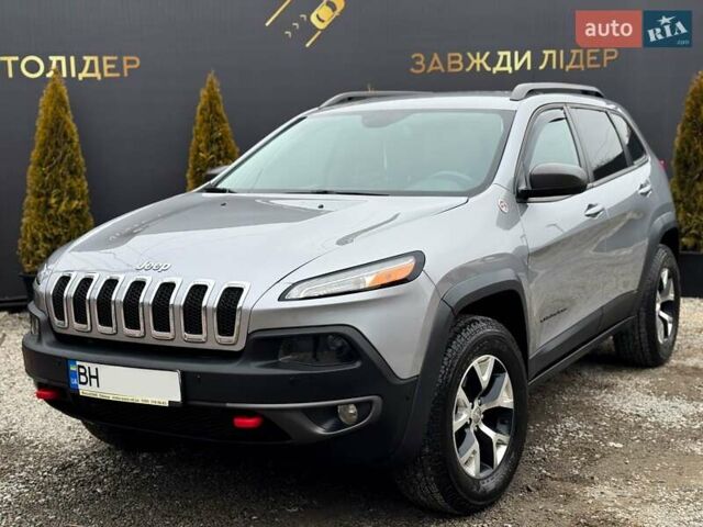 Серый Джип Чероки, объемом двигателя 3.24 л и пробегом 200 тыс. км за 15900 $, фото 1 на Automoto.ua