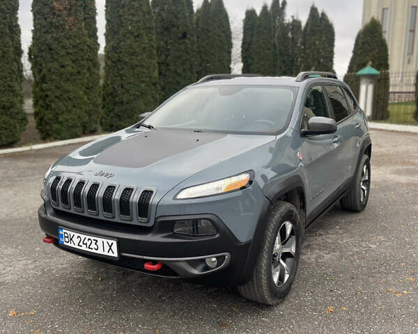 Серый Джип Чероки, объемом двигателя 3.24 л и пробегом 352 тыс. км за 12500 $, фото 1 на Automoto.ua