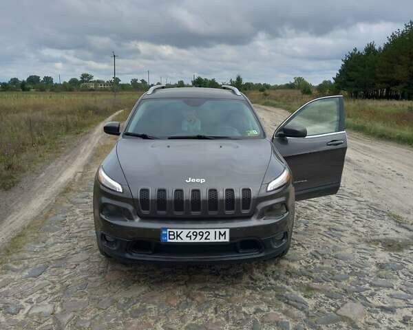 Сірий Джип Cherokee, об'ємом двигуна 2.36 л та пробігом 230 тис. км за 14000 $, фото 1 на Automoto.ua