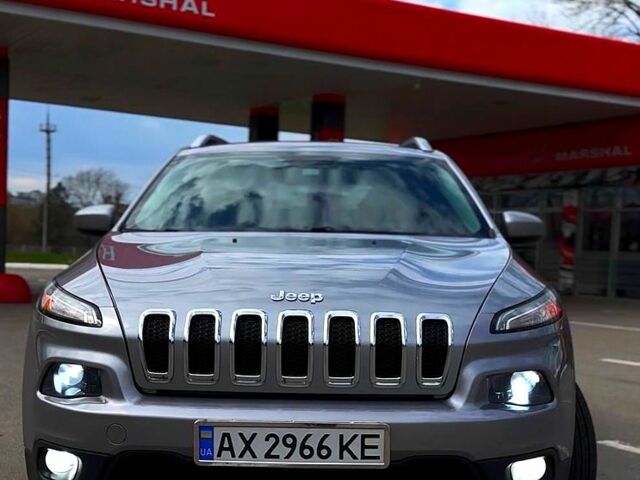 Сірий Джип Cherokee, об'ємом двигуна 2.4 л та пробігом 180 тис. км за 12000 $, фото 1 на Automoto.ua