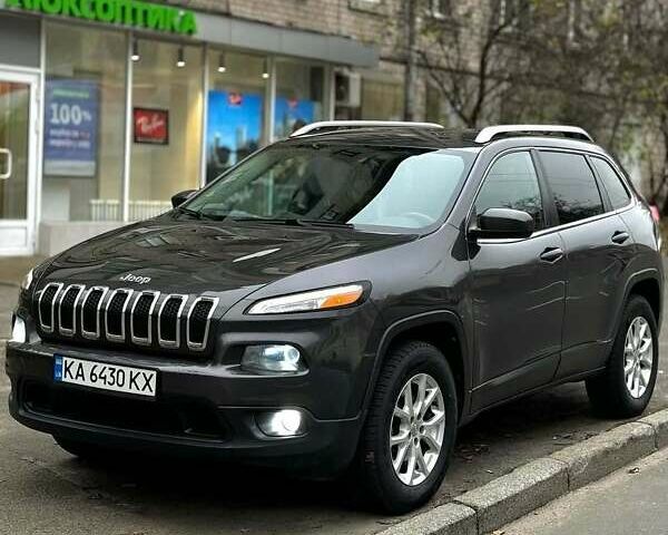 Серый Джип Чероки, объемом двигателя 2.36 л и пробегом 203 тыс. км за 8300 $, фото 1 на Automoto.ua
