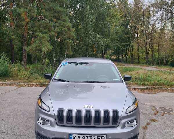 Сірий Джип Cherokee, об'ємом двигуна 2.36 л та пробігом 170 тис. км за 11111 $, фото 1 на Automoto.ua