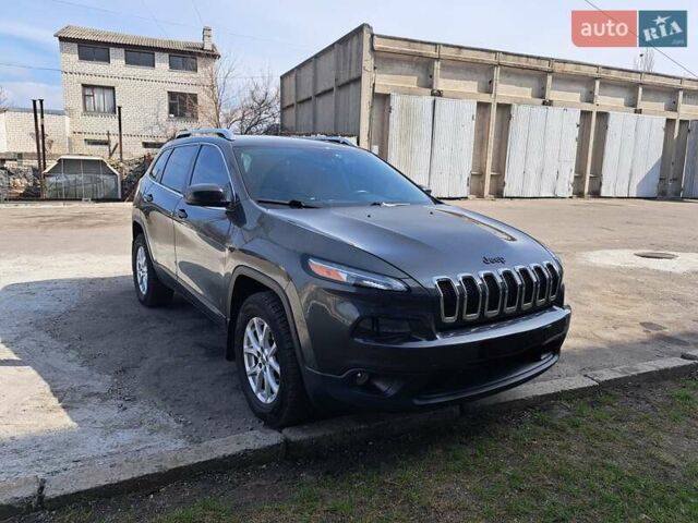 Сірий Джип Cherokee, об'ємом двигуна 3.24 л та пробігом 127 тис. км за 16000 $, фото 1 на Automoto.ua