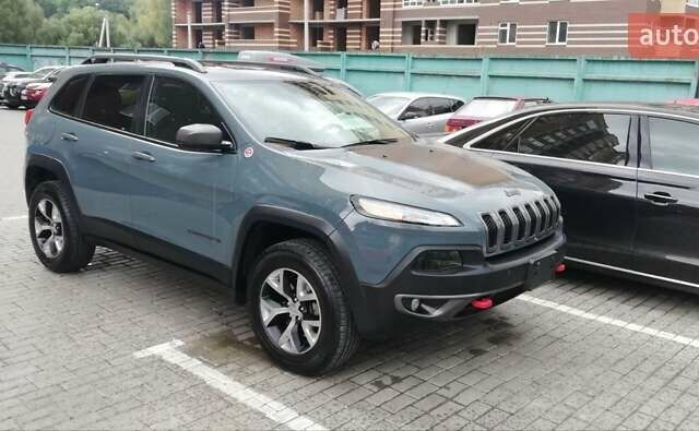 Серый Джип Чероки, объемом двигателя 3.24 л и пробегом 165 тыс. км за 16000 $, фото 1 на Automoto.ua