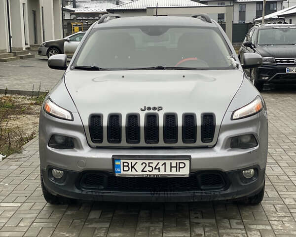 Сірий Джип Cherokee, об'ємом двигуна 2.36 л та пробігом 241 тис. км за 10800 $, фото 1 на Automoto.ua