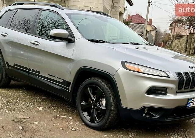 Сірий Джип Cherokee, об'ємом двигуна 2.4 л та пробігом 171 тис. км за 11499 $, фото 1 на Automoto.ua