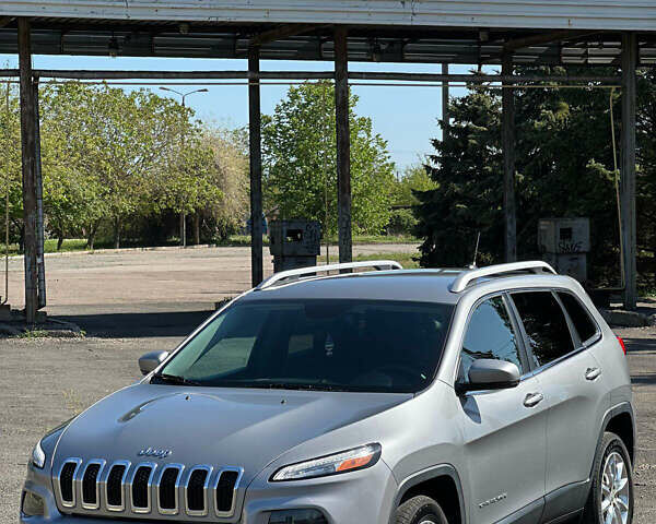 Сірий Джип Cherokee, об'ємом двигуна 3.2 л та пробігом 163 тис. км за 12900 $, фото 1 на Automoto.ua