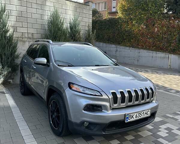 Джип Чероки 2015 в Ровно на Automoto.ua Серый Джип Чероки, объемом двигателя 2.36 л и пробегом 136 тыс. км за 10500 $, фото 1 на Automoto.ua