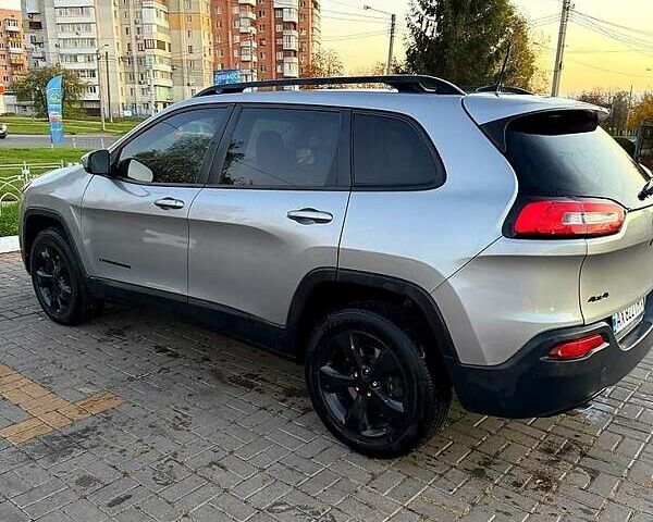 Джип Чероки 2015 в Харькове на Automoto.ua Серый Джип Чероки, объемом двигателя 2.4 л и пробегом 270 тыс. км за 14000 $, фото 1 на Automoto.ua