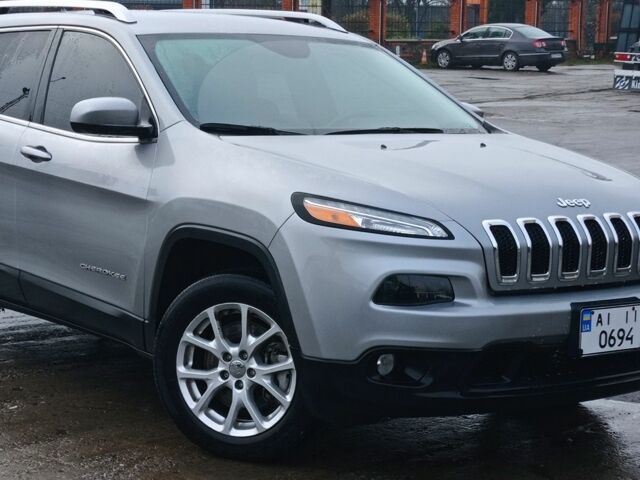 Серый Джип Чероки, объемом двигателя 2.4 л и пробегом 150 тыс. км за 11700 $, фото 1 на Automoto.ua