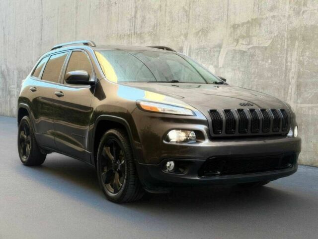 Джип Чероки 2016 в Днепре (Днепропетровске) на Automoto.ua Серый Джип Чероки, объемом двигателя 2.4 л и пробегом 80 тыс. км за 12600 $, фото 1 на Automoto.ua