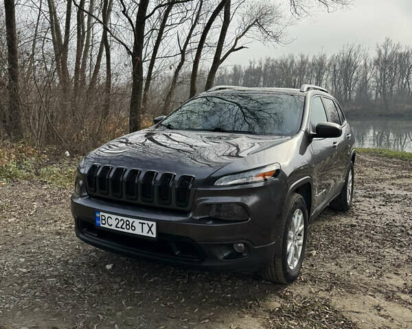 Серый Джип Чероки, объемом двигателя 2.36 л и пробегом 184 тыс. км за 14500 $, фото 1 на Automoto.ua