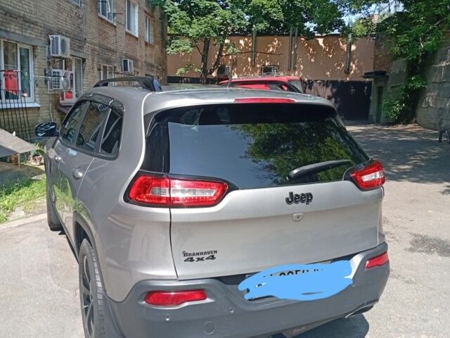 Джип Чероки 2016 в Киеве на Automoto.ua Серый Джип Чероки, объемом двигателя 3.2 л и пробегом 135 тыс. км за 15000 $, фото 1 на Automoto.ua