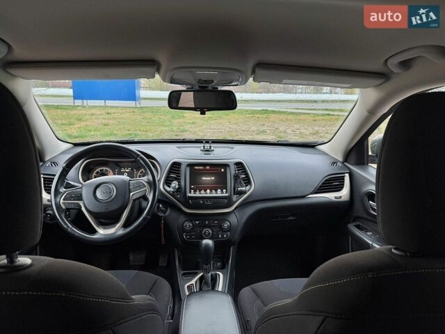 Сірий Джип Cherokee, об'ємом двигуна 2.36 л та пробігом 142 тис. км за 12400 $, фото 1 на Automoto.ua
