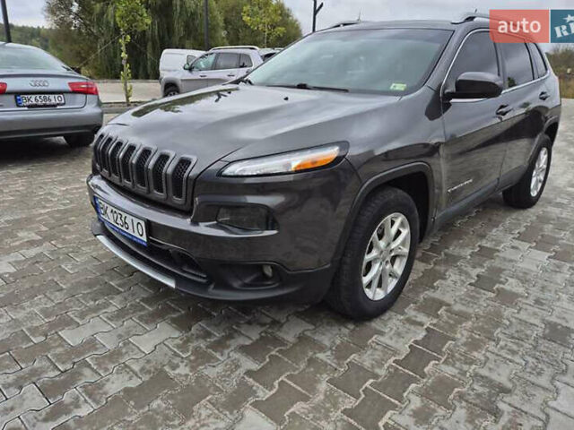 Серый Джип Чероки, объемом двигателя 2.36 л и пробегом 128 тыс. км за 17400 $, фото 1 на Automoto.ua