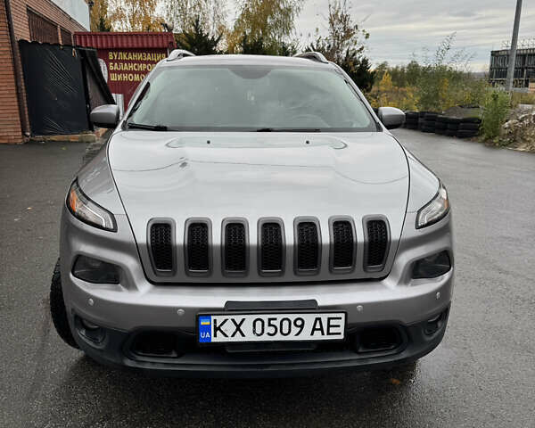 Серый Джип Чероки, объемом двигателя 3.24 л и пробегом 148 тыс. км за 17500 $, фото 1 на Automoto.ua