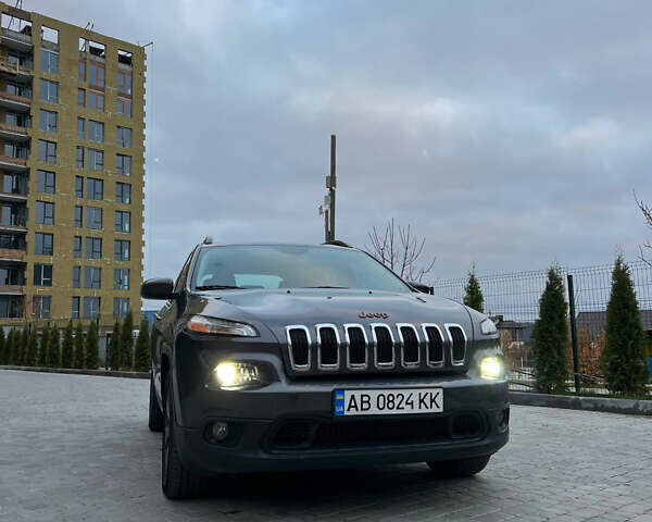 Серый Джип Чероки, объемом двигателя 2.36 л и пробегом 134 тыс. км за 12400 $, фото 1 на Automoto.ua