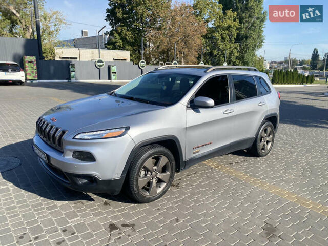 Сірий Джип Cherokee, об'ємом двигуна 2.36 л та пробігом 213 тис. км за 13500 $, фото 1 на Automoto.ua