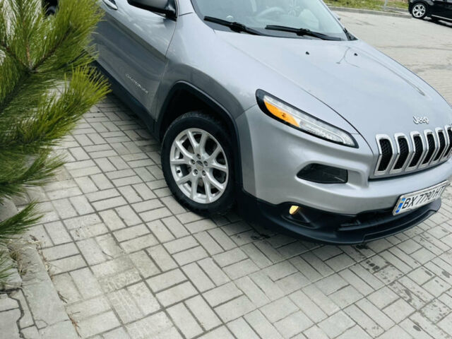 Сірий Джип Cherokee, об'ємом двигуна 2.36 л та пробігом 155 тис. км за 14700 $, фото 1 на Automoto.ua