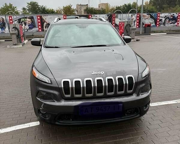 Джип Чероки 2017 в Киеве на Automoto.ua Серый Джип Чероки, объемом двигателя 2.36 л и пробегом 150 тыс. км за 13300 $, фото 1 на Automoto.ua