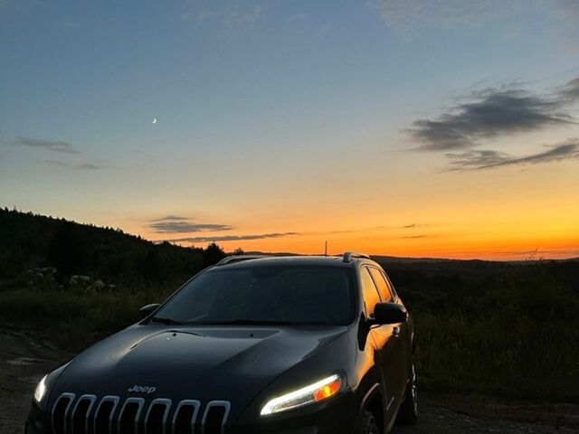 Сірий Джип Cherokee, об'ємом двигуна 3.24 л та пробігом 190 тис. км за 14750 $, фото 1 на Automoto.ua