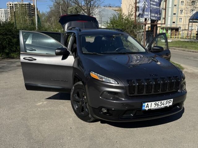Сірий Джип Cherokee, об'ємом двигуна 3.2 л та пробігом 115 тис. км за 15400 $, фото 1 на Automoto.ua